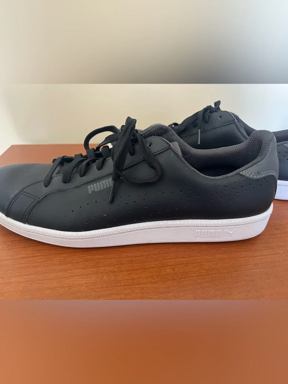 Puma Smash Perf Leather athletic shies size 12
